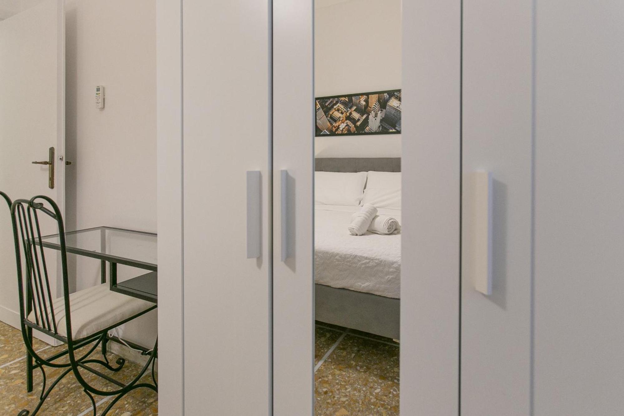 Modern 5 Minutes From Ponte Milvio Rom