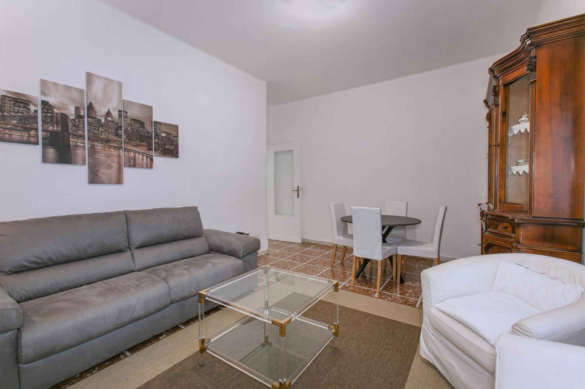Modern 5 Minutes From Ponte Milvio Rom